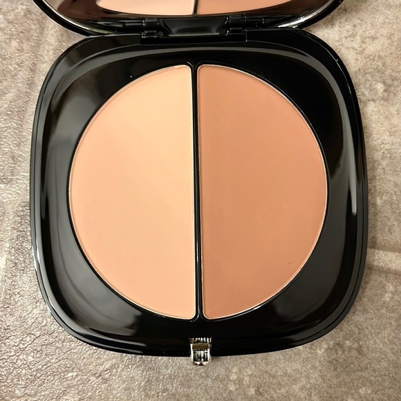 Marc Jacobs contour palette in dream filter - Picture 1 of 2